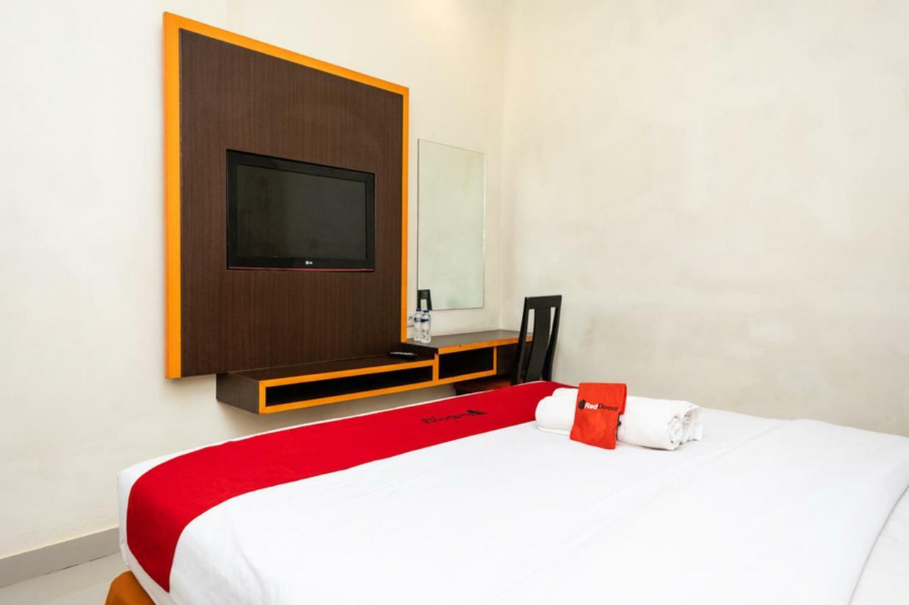 Отель Reddoorz @ Pelita Raya Rappocini Макасар Экстерьер фото