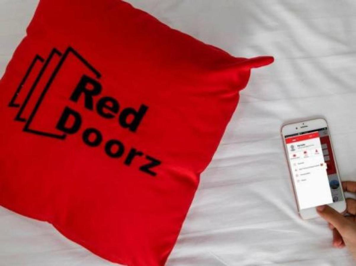 Отель Reddoorz @ Pelita Raya Rappocini Макасар Экстерьер фото